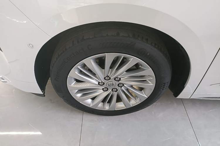 Used Buick Century 2023 2.0T Six-Seater Yinshi Edition Left Front Wheel Hub