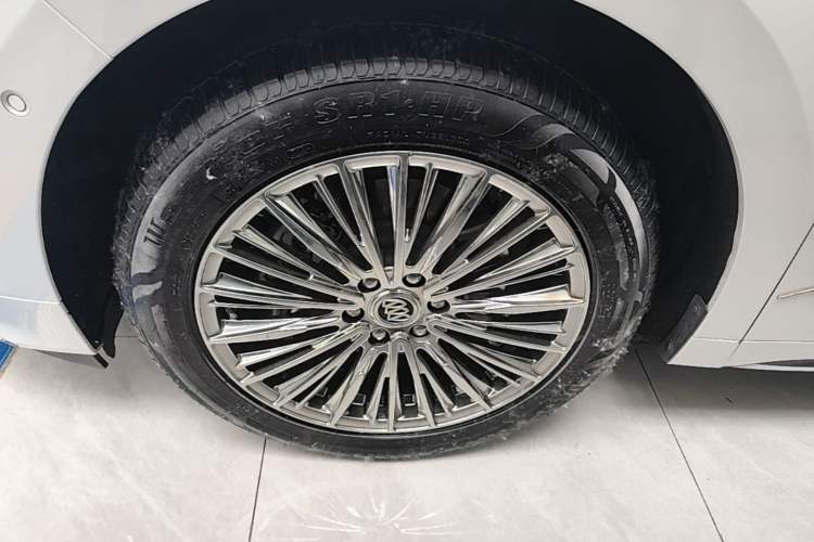 Used Buick Century 2023 2.0T Four-Seat Private Edition Left Front Wheel Hub