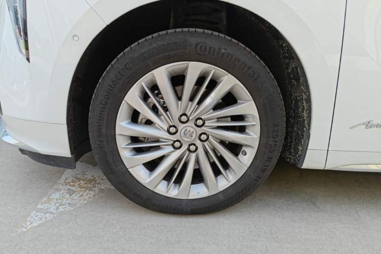 Used Buick Century 2023 2.0T Six-Seater Yinshi Edition Left Front Wheel Hub