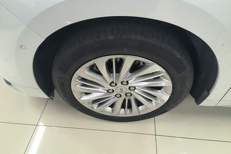 Used Buick Century 2023 2.0T Six-Seater Yinshi Edition Left Front Wheel Hub