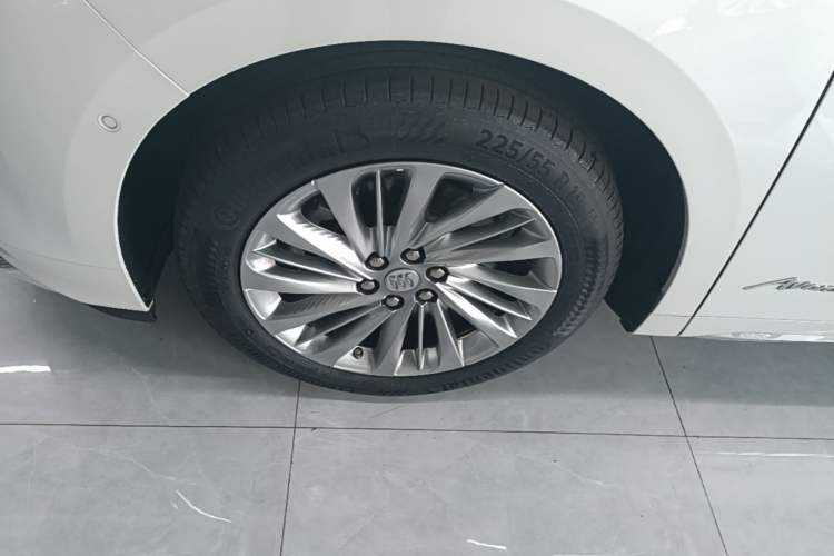 Used Buick Century 2023 2.0T Six-Seater Yinshi Edition Left Front Wheel Hub