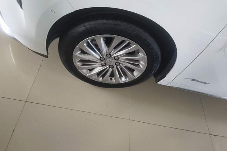 Used Buick Century 2023 2.0T Six-Seater Yinshi Edition Left Front Wheel Hub