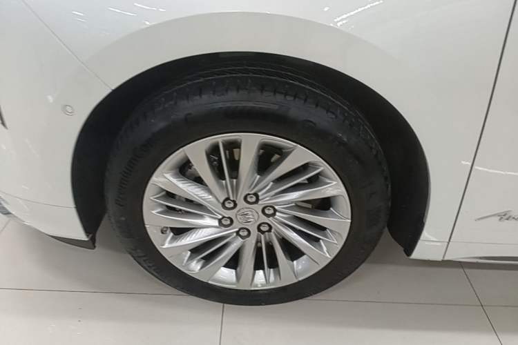 Used Buick Century 2023 2.0T Six-Seater Yinshi Edition Left Front Wheel Hub