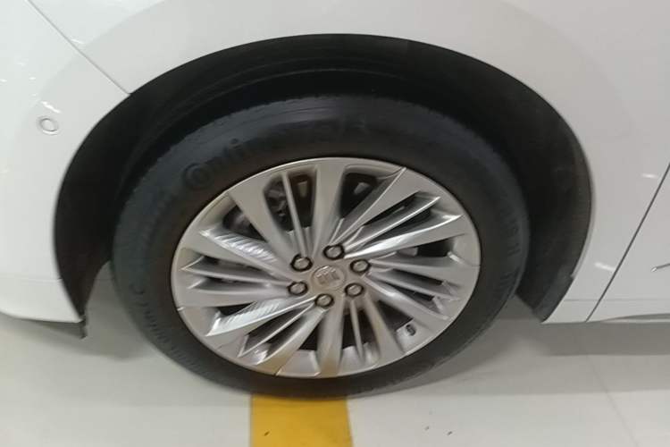 Used Buick Century 2023 2.0T Six-Seater Yinshi Edition Left Front Wheel Hub