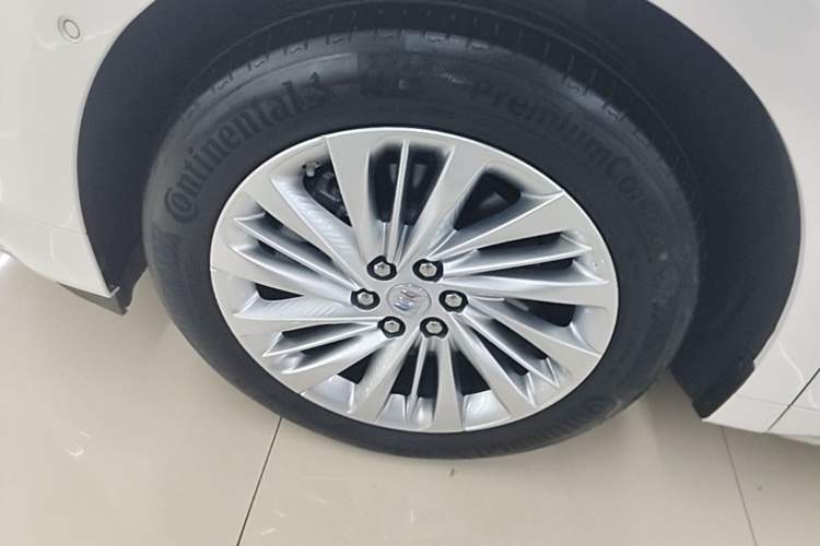 Used Buick Century 2023 2.0T Six-Seater Yinshi Edition Left Front Wheel Hub