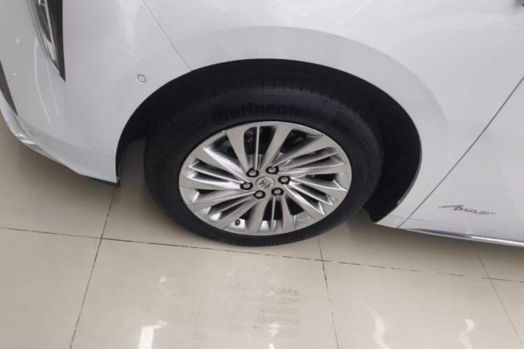 Used Buick Century 2023 2.0T Six-Seater Yinshi Edition Left Front Wheel Hub