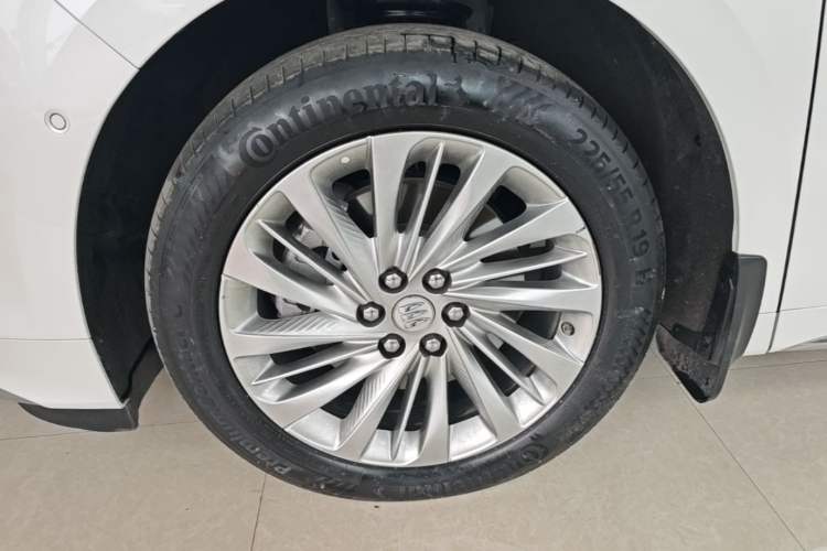 Used Buick Century 2023 2.0T Six-Seater Yinshi Edition Left Front Wheel Hub