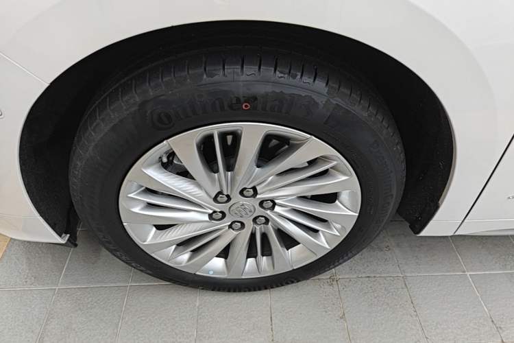 Used Buick Century 2023 2.0T Six-Seater Yinshi Edition Left Front Wheel Hub