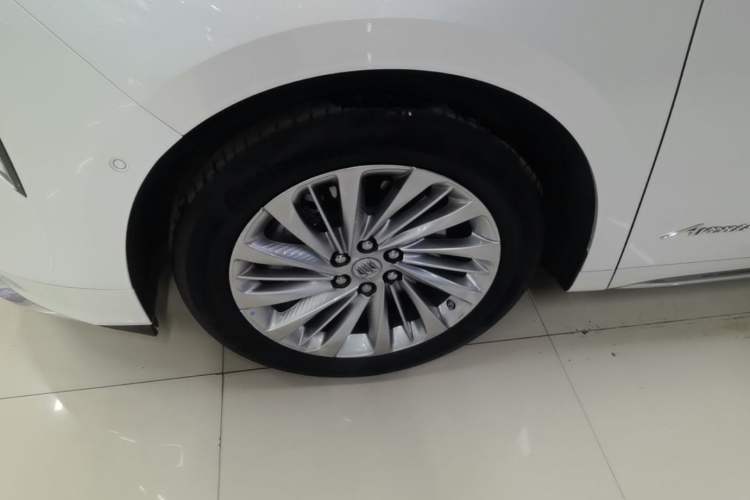 Used Buick Century 2023 2.0T Six-Seater Yinshi Edition Left Front Wheel Hub