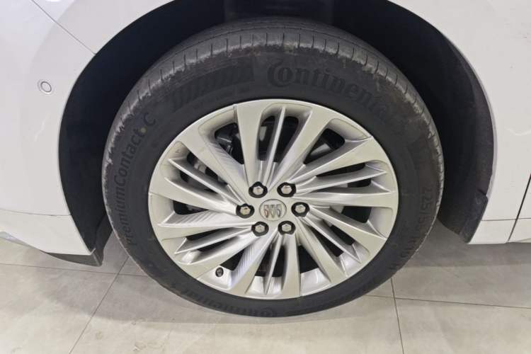 Used Buick Century 2023 2.0T Six-Seater Yinshi Edition Left Front Wheel Hub