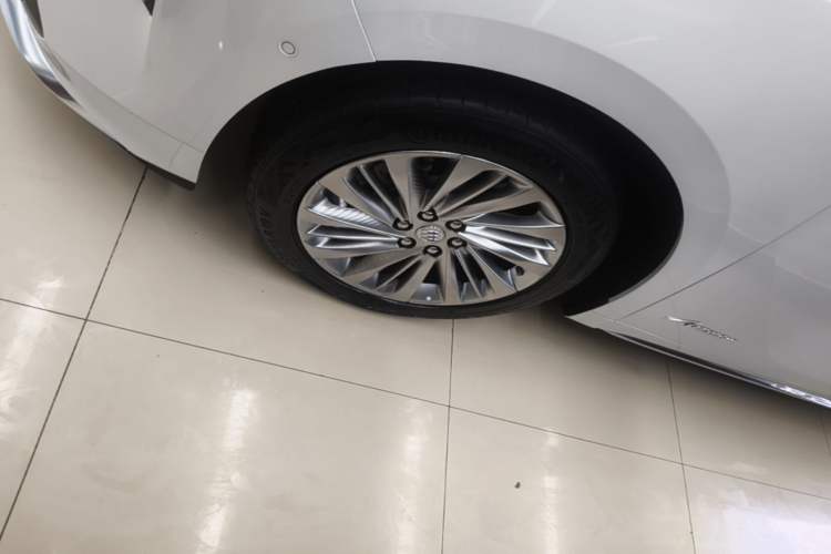 Used Buick Century 2023 2.0T Six-Seater Yinshi Edition Left Front Wheel Hub