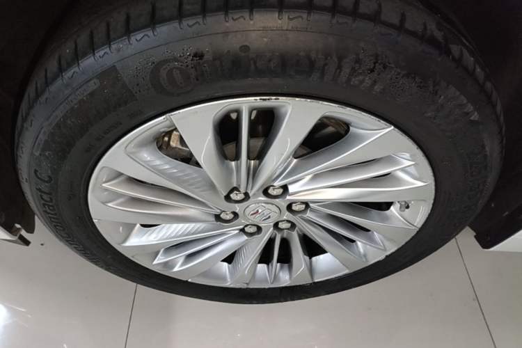 Used Buick Century 2023 2.0T Seven-Seater Yinshi Edition Left Front Wheel Hub