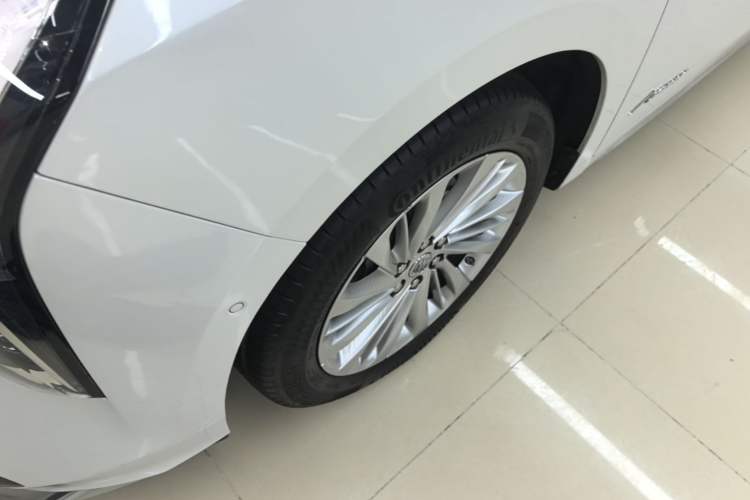 Used Buick Century 2023 2.0T Seven-Seater Yinshi Edition Left Front Wheel Hub