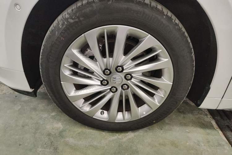 Used Buick Century 2023 2.0T Six-Seater Yinshi Edition Left Front Wheel Hub