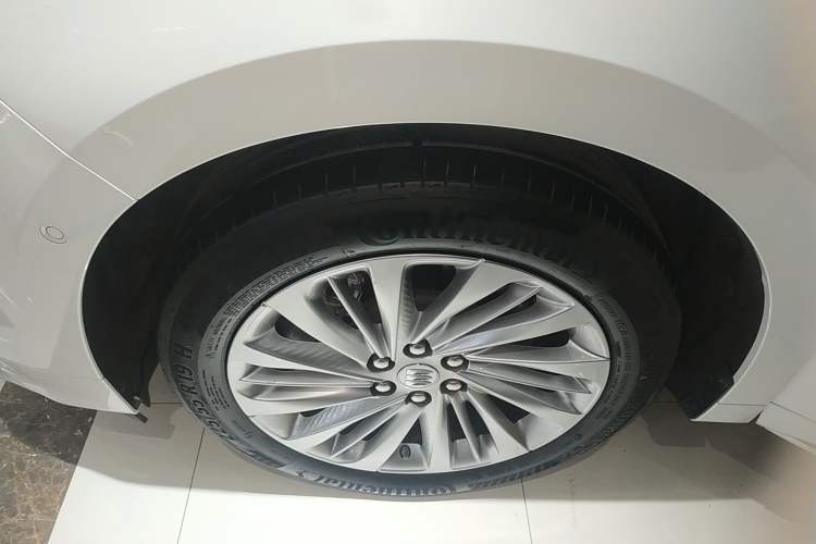 Used Buick Century 2023 2.0T Six-Seater Yinshi Edition Left Front Wheel Hub