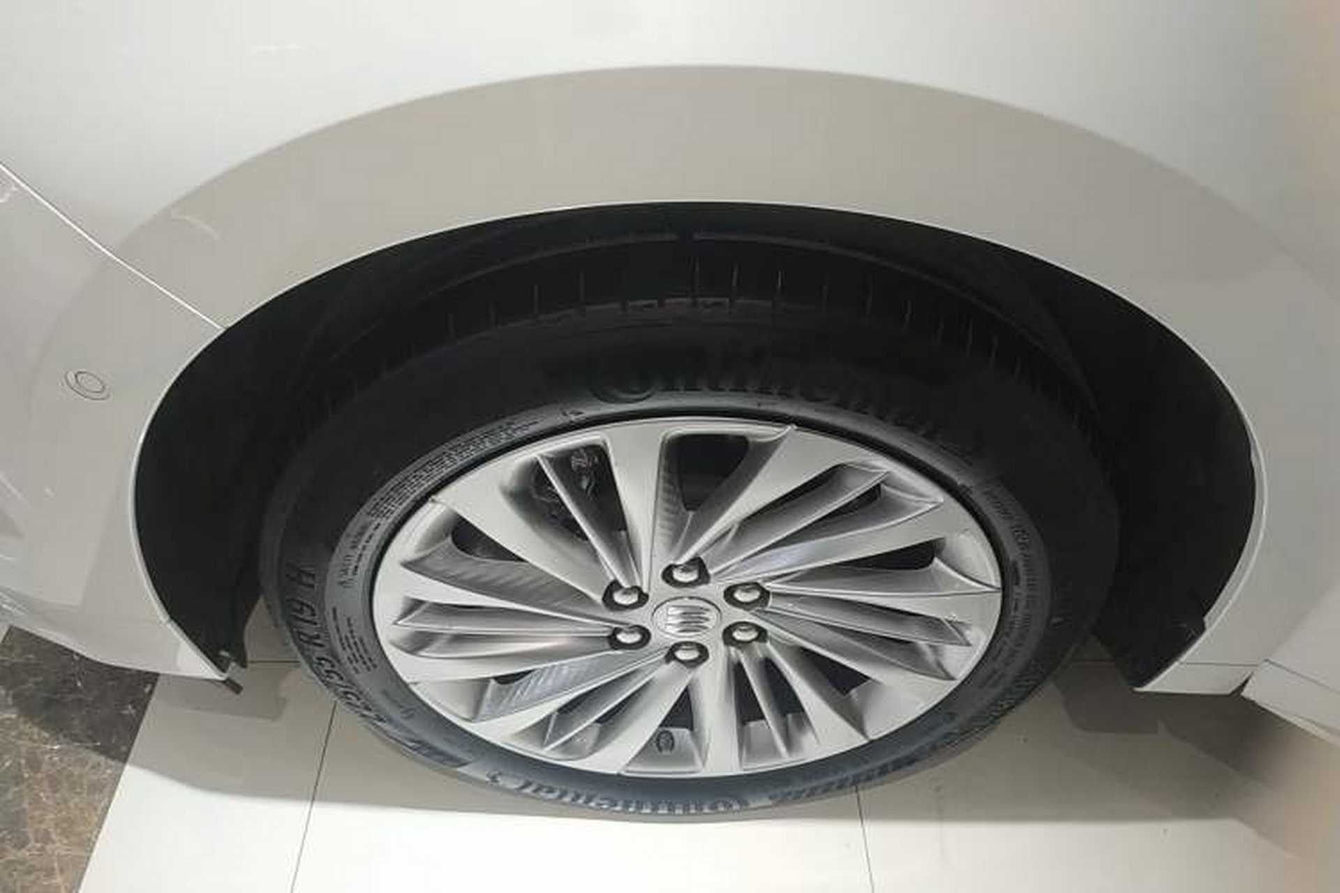Used Buick Century 2023 2.0T Six-Seater Yinshi Edition Left Front Wheel Hub