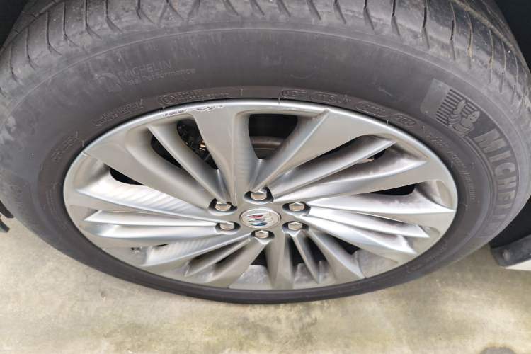 Used Buick Century 2023 2.0T Six-Seater Yinshi Edition Left Front Wheel Hub