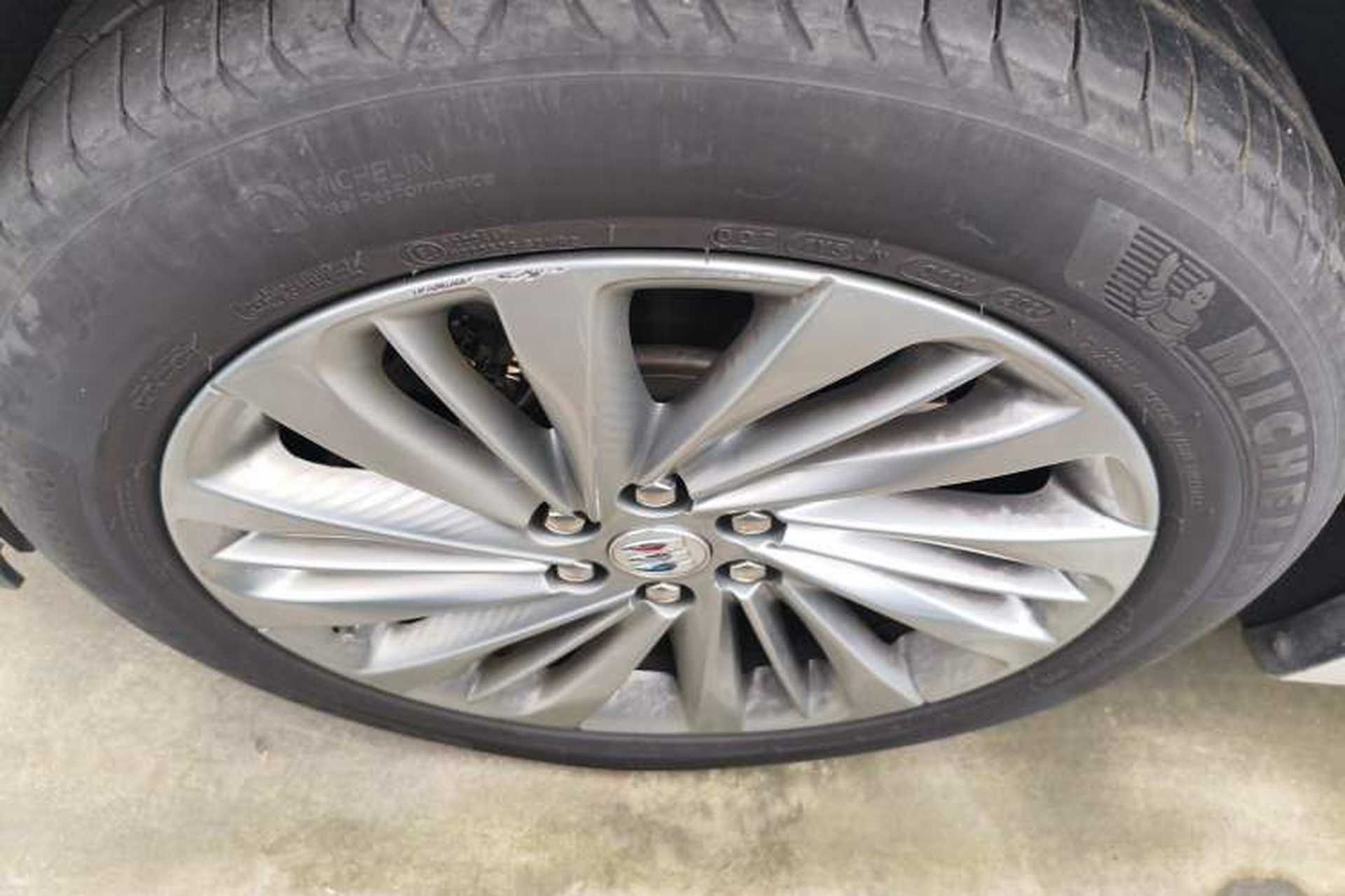 Used Buick Century 2023 2.0T Six-Seater Yinshi Edition Left Front Wheel Hub