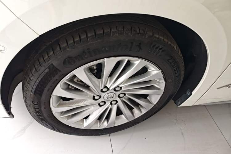 Used Buick Century 2023 2.0T Six-Seater Yinshi Edition Left Front Wheel Hub