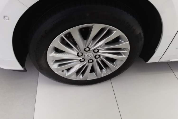 Used Buick Century 2023 2.0T Six-Seater Yinshi Edition Left Front Wheel Hub