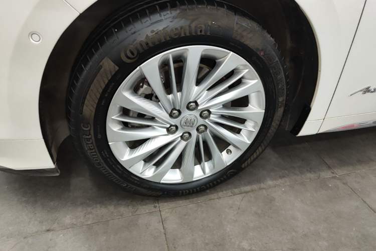 Used Buick Century 2023 2.0T Seven-Seater Yinshi Edition Left Front Wheel Hub