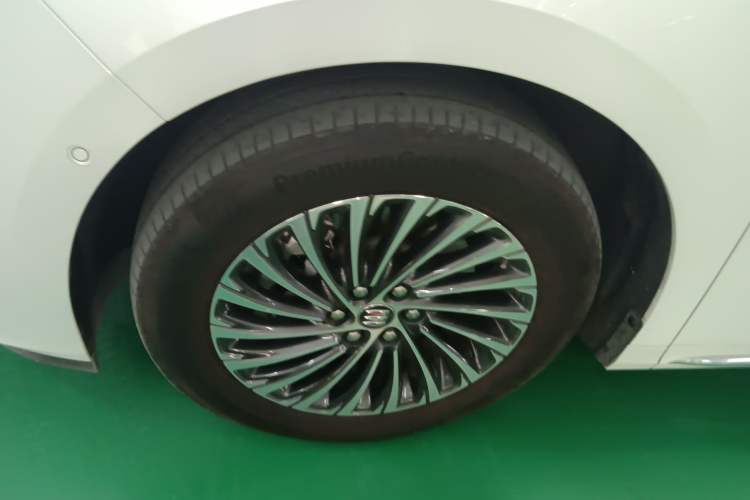 Used Buick Century 2023 2.0T Seven-Seater Deluxe Edition Left Front Wheel Hub