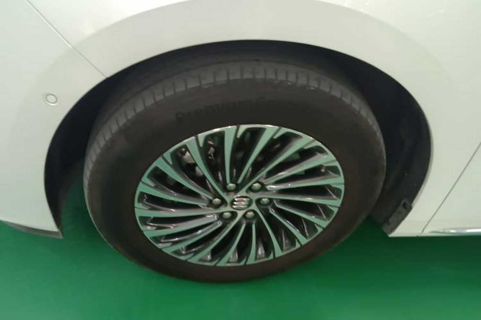 Used Buick Century 2023 2.0T Seven-Seater Deluxe Edition Left Front Wheel Hub
