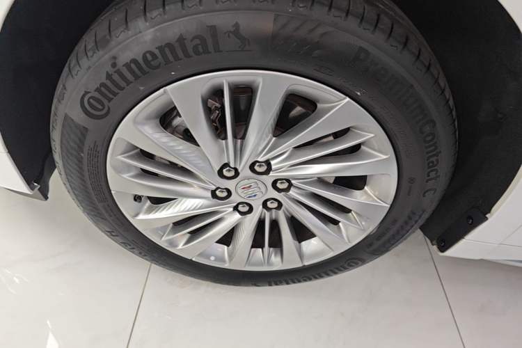 Used Buick Century 2023 2.0T Six-Seater Yinshi Edition Left Front Wheel Hub