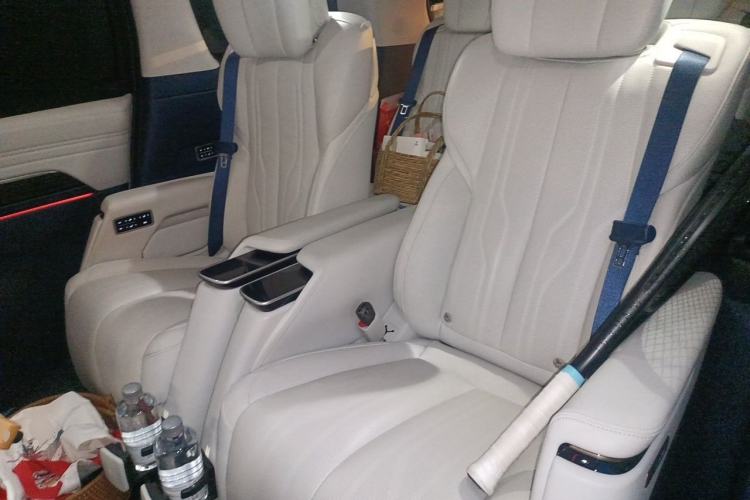 Used Buick Century 2023 2.0T Six-Seater Yinshi Edition Left Rear Seat