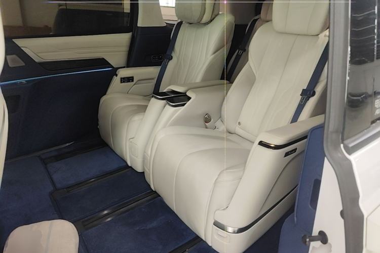 Used Buick Century 2023 2.0T Six-Seater Yinshi Edition Left Rear Seat