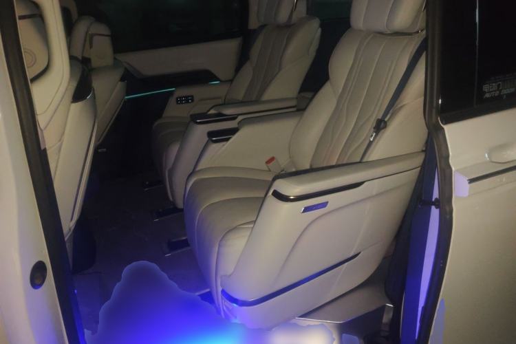Used Buick Century 2023 2.0T Six-Seater Yinshi Edition Left Rear Seat