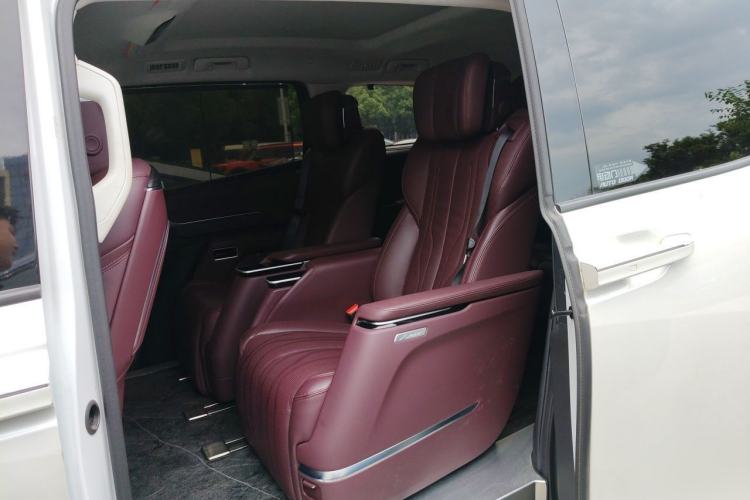 Used Buick Century 2023 2.0T Six-Seater Yinshi Edition Left Rear Seat