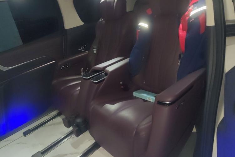 Used Buick Century 2023 2.0T Six-Seater Yinshi Edition Left Rear Seat