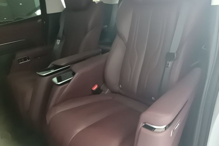 Used Buick Century 2023 2.0T Six-Seater Yinshi Edition Left Rear Seat