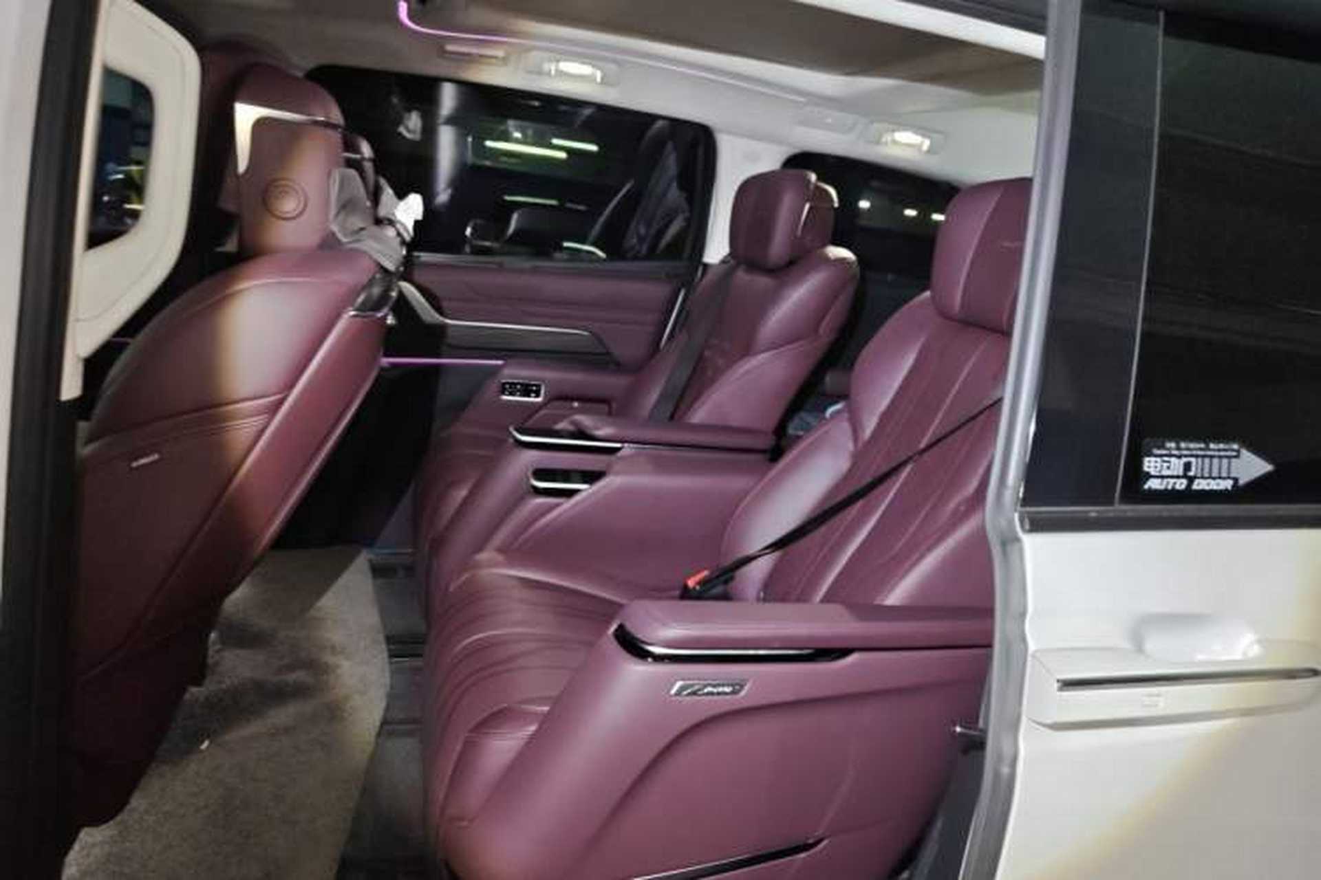 Used Buick Century 2023 2.0T Seven-Seater Yinshi Edition Left Rear Seat