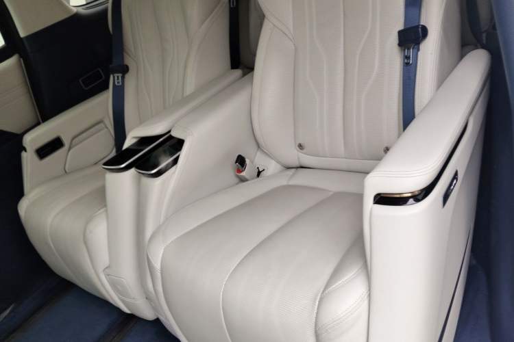 Used Buick Century 2023 2.0T Six-Seater Yinshi Edition Left Rear Seat