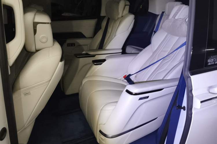 Used Buick Century 2023 2.0T Seven-Seater Yinshi Edition Left Rear Seat