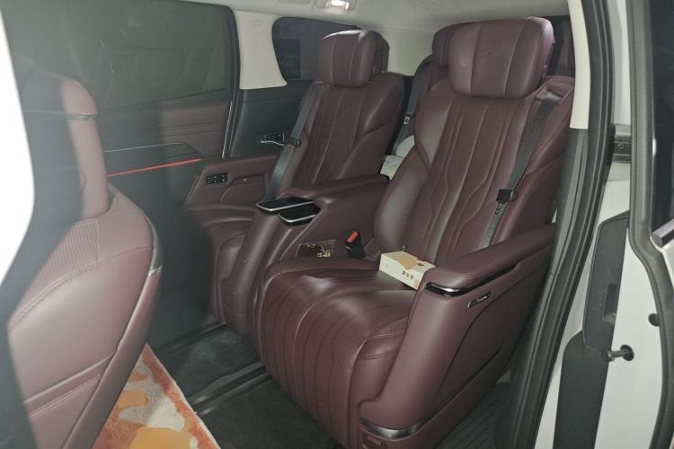 Used Buick Century 2023 2.0T Six-Seater Yinshi Edition Left Rear Seat