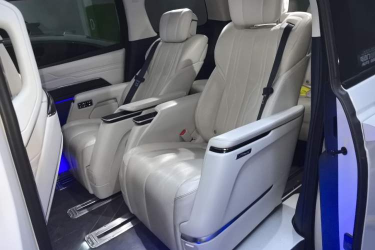 Used Buick Century 2023 2.0T Six-Seater Yinshi Edition Left Rear Seat