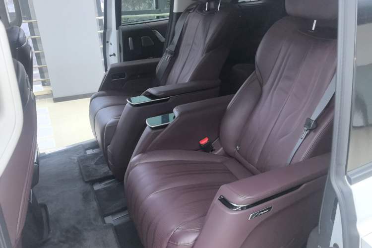 Used Buick Century 2023 2.0T Six-Seater Yinshi Edition Left Rear Seat