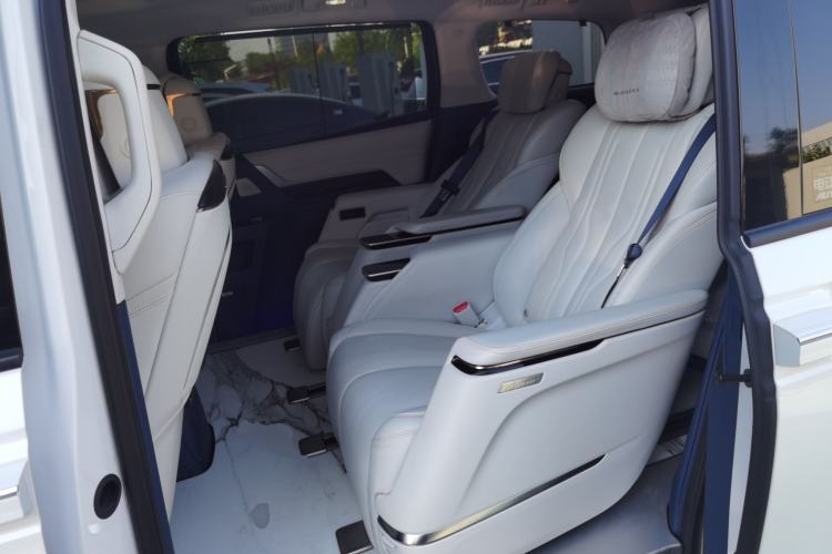 Used Buick Century 2023 2.0T Six-Seater Yinshi Edition Left Rear Seat