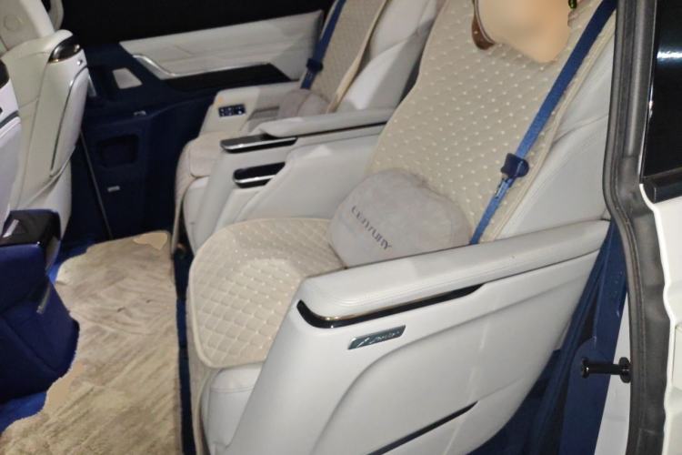 Used Buick Century 2023 2.0T Seven-Seater Yinshi Edition Left Rear Seat