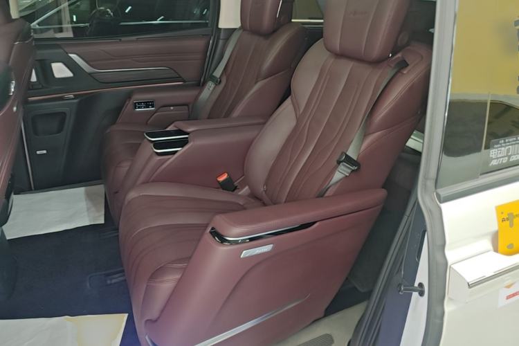 Used Buick Century 2023 2.0T Seven-Seater Yinshi Edition Left Rear Seat