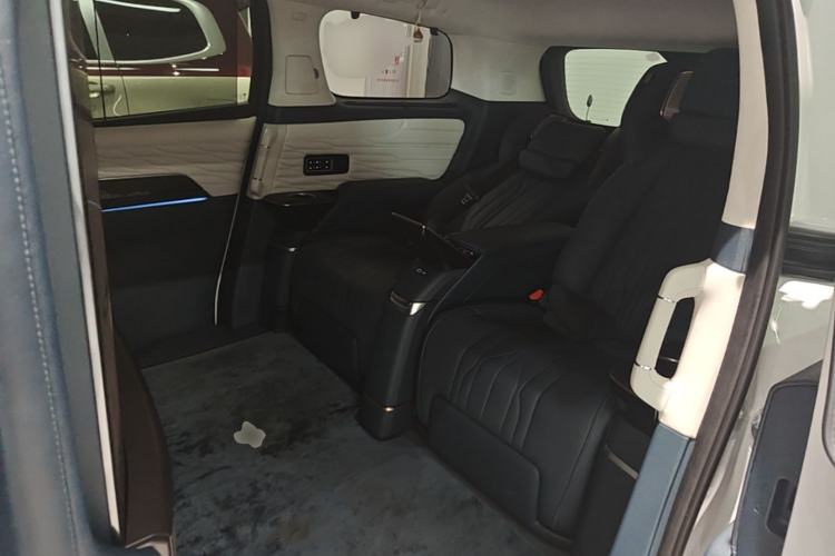 Used Buick Century 2023 2.0T Four-Seat Private Edition Left Rear Seat