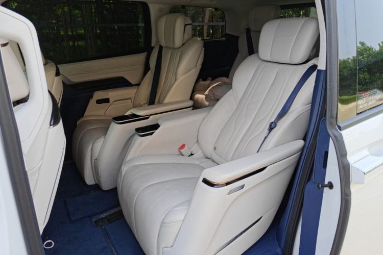 Used Buick Century 2023 2.0T Six-Seater Yinshi Edition Left Rear Seat