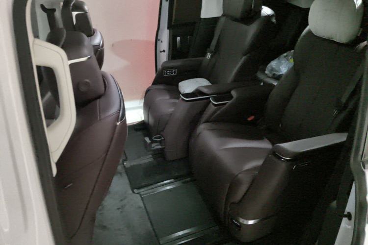 Used Buick Century 2023 2.0T Six-Seater Yinshi Edition Left Rear Seat