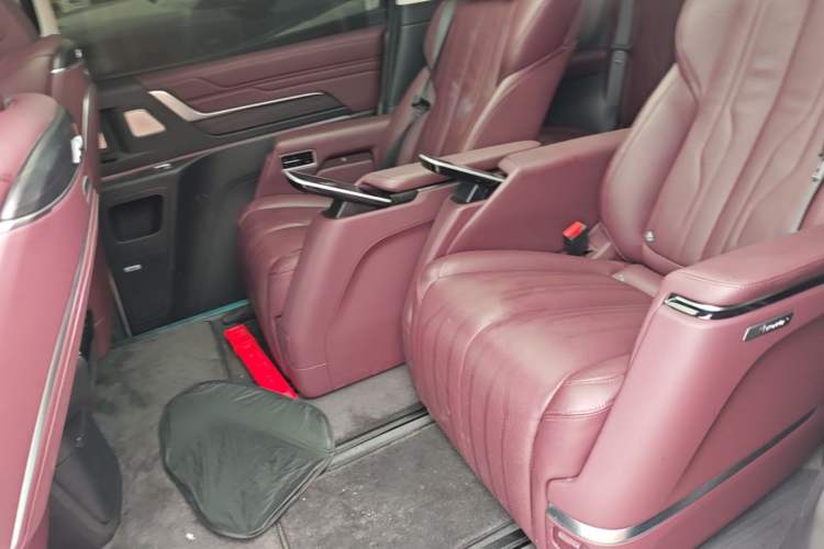 Used Buick Century 2023 2.0T Seven-Seater Yinshi Edition Left Rear Seat