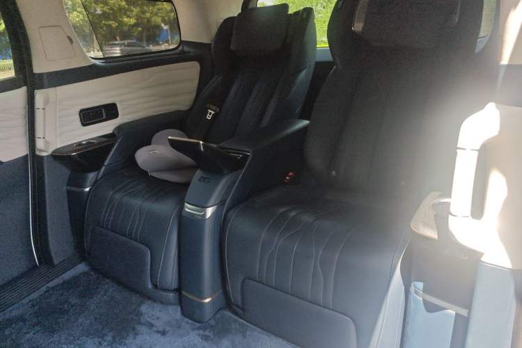 Used Buick Century 2023 2.0T Four-Seat Private Edition Left Rear Seat