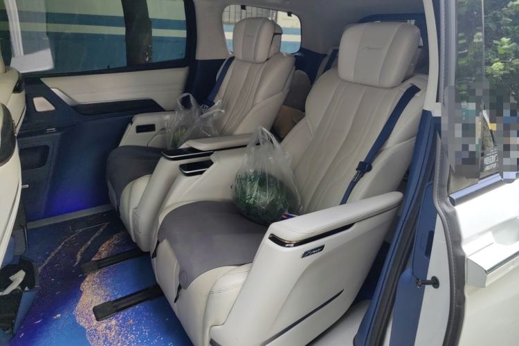 Used Buick Century 2023 2.0T Seven-Seater Yinshi Edition Left Rear Seat