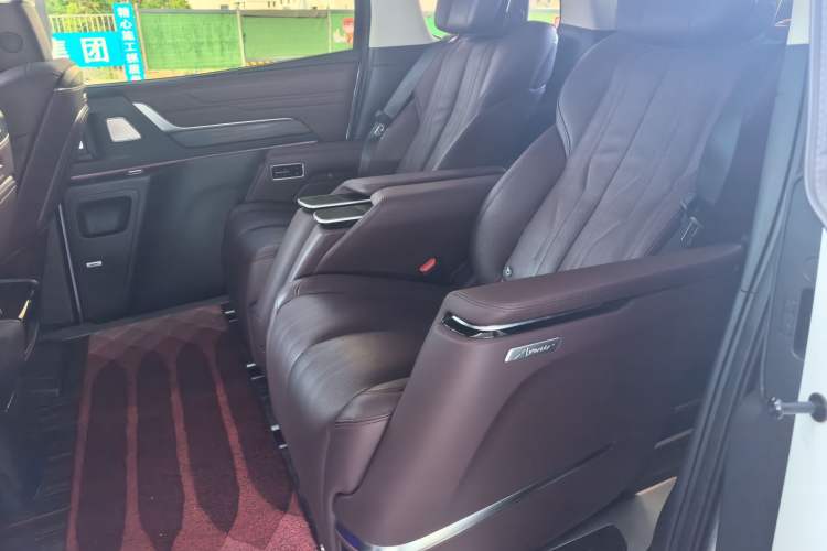 Used Buick Century 2023 2.0T Seven-Seater Yinshi Edition Left Rear Seat